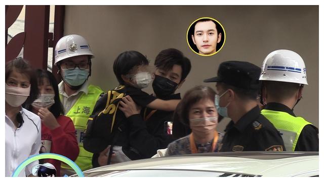黄晓明为父亲庆生，与爸妈合影心情超好，小海绵未现身爷爷寿宴
