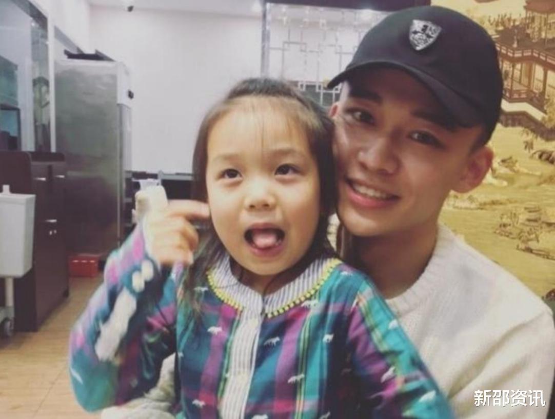 刘奕君|刘奕君开豪车现身加拿大，疑去陪伴老婆和女儿，不受儿子黑料影响