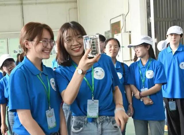 苹果公司|“别跟我谈情怀”，工人说出行业现状，难怪外企工厂更受青睐