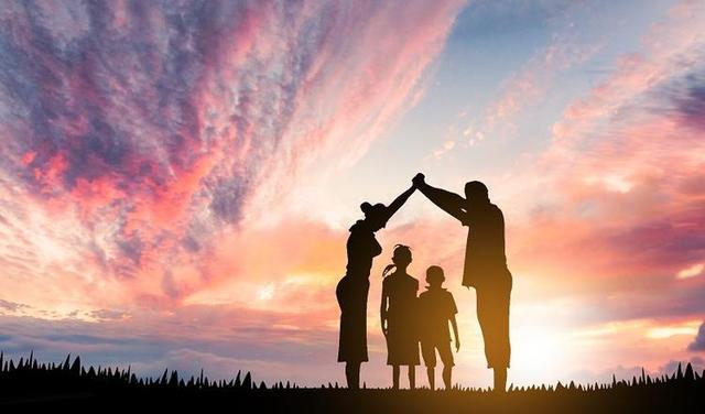 二十不惑|《二十不惑》段家宝的经历,成年人的卑微和烦恼,都和钱有关系