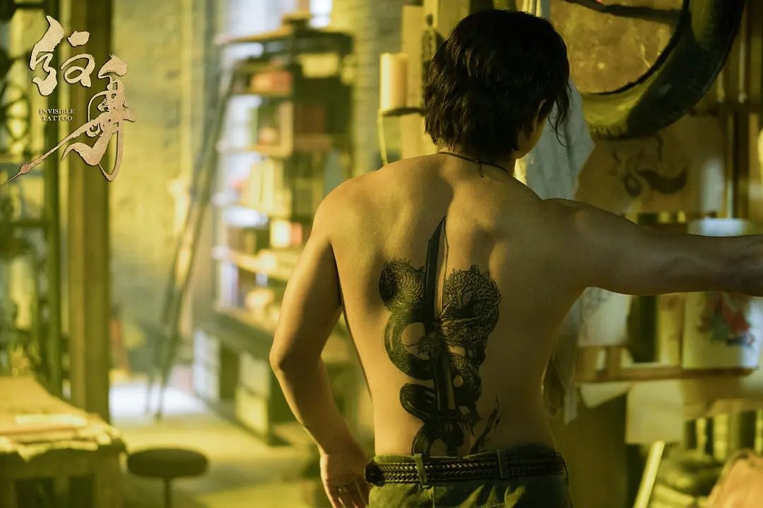 赵文卓|赵文卓新作排片量低却拒绝卖惨，2大谜团，是影片特别的“纹身”