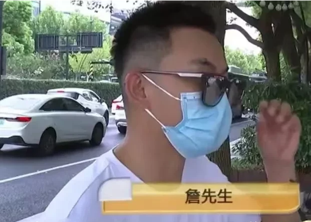 浙江,杭州。詹先生花了1500元买了一只的帝王蟹,煮熟后打算美美饱餐一顿