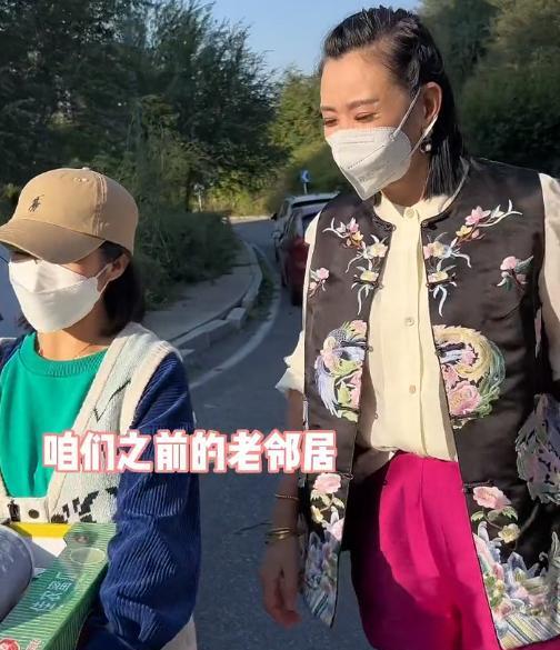 李勒优|晋妈带女儿回春田看望老邻居,李勒优负责搬东西,晋妈却穿着短裤