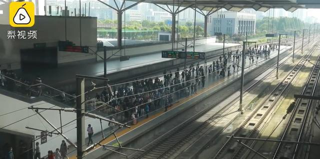 苏州女孩每天坐高铁来上海上班,网友:这通勤时间竟比同城的我还短……