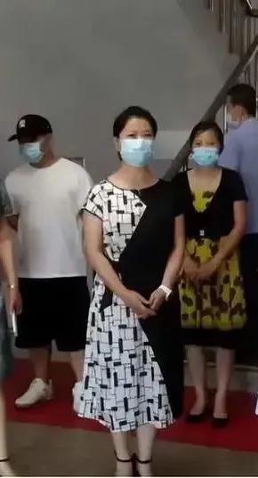 又一美女干部“翻车”?!经历堪比坐火箭