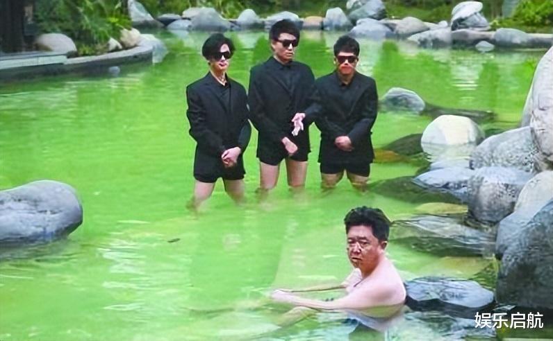 于谦|德云社15周年当天，于谦狂喝20杯扎啤，醉酒上台后的他洋相百出