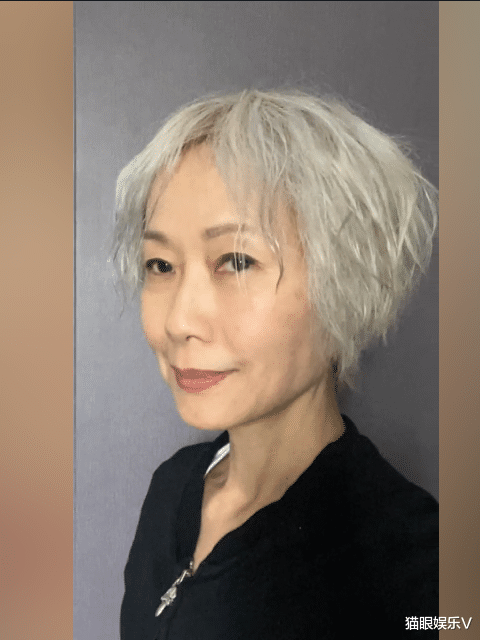 吉他|59岁“许仙”近况曝光,瘦骨嶙峋头发花白,弹吉他动作僵硬惹人疼