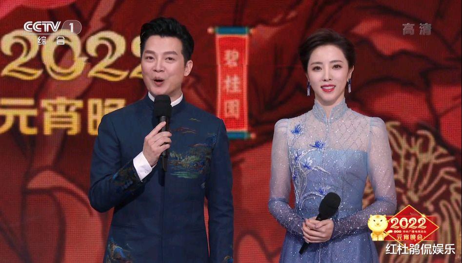 冰墩墩|央视元宵晚会亮点与槽点总结,虚拟歌手上蹿下跳,顶流冰墩墩抢镜