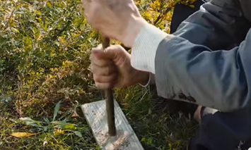 英伟达|全球停电，手机电脑不能用，交通停滞，原始生活开启！日本灾难片生存家族