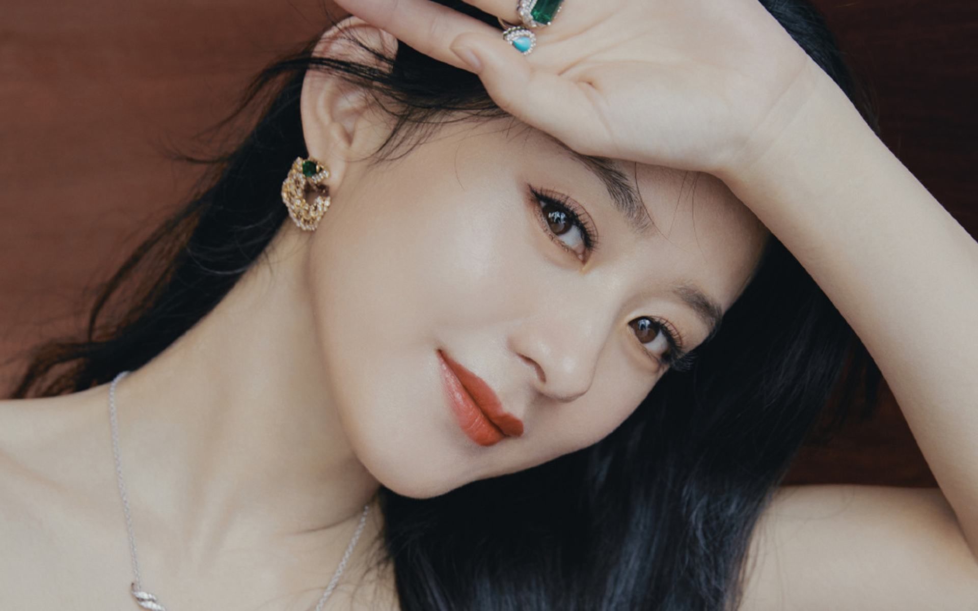 赵丽颖|赵丽颖直播1000多万人围观，本人状态超棒，撩个头发都美得不行