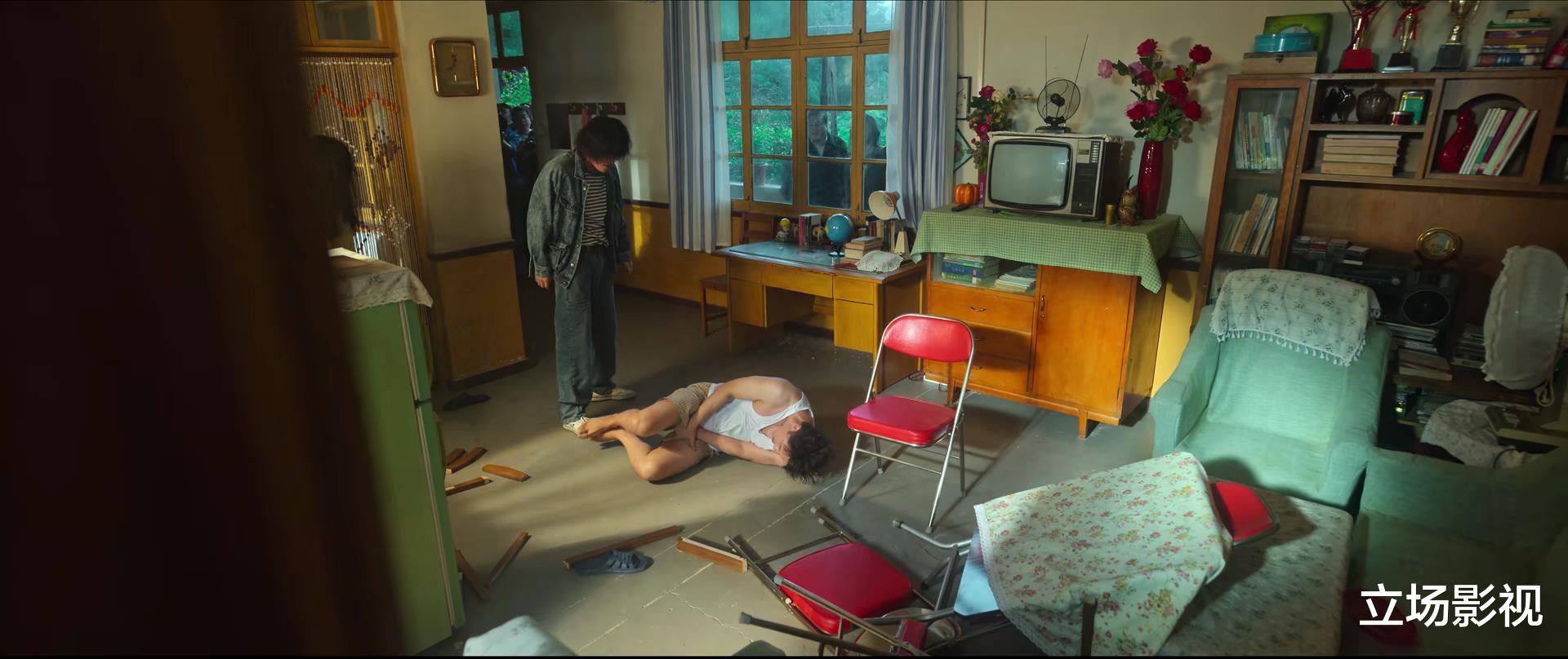 野蛮生长|东方卫视《风吹半夏》首播，看4集不过瘾，说实话，拍出了国剧良心