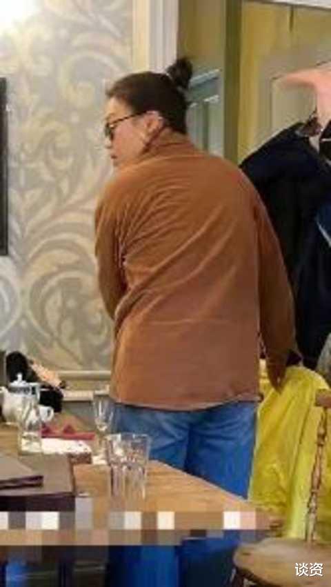 |马思纯现身英国虎背熊腰，张哲轩全程陪伴，网友：孕相明显海外待产？