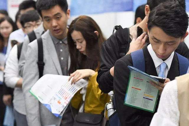 |“新兴职业”备受毕业生青睐,收入超过铁饭碗,但父母却不认可