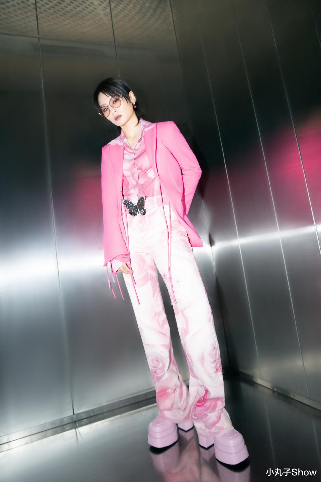 周笔畅|风格万年不变！周笔畅《声生不息》路透曝光，穿风衣还要露出蛮腰