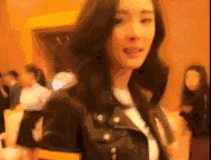 杨幂|杨幂直播风波后续:主持人被曝丢工作,粉丝要求主持人道歉!