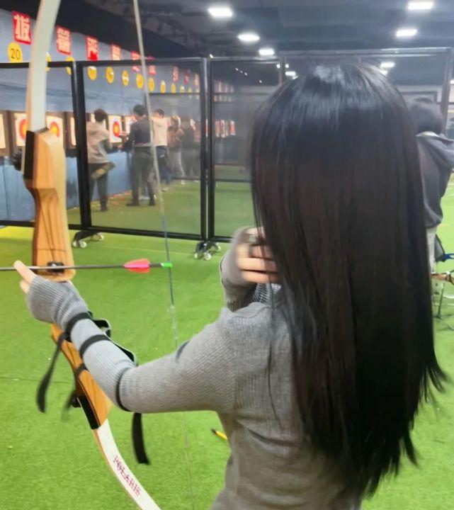 明星|这女明星不是在健身,而是在换头!