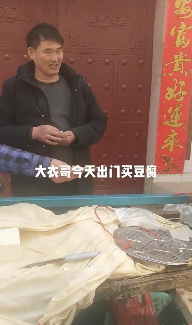 朱之文|大衣哥保镖晒视频证实大衣哥在家晒太阳，朱雪梅用大衣嫂账号直播
