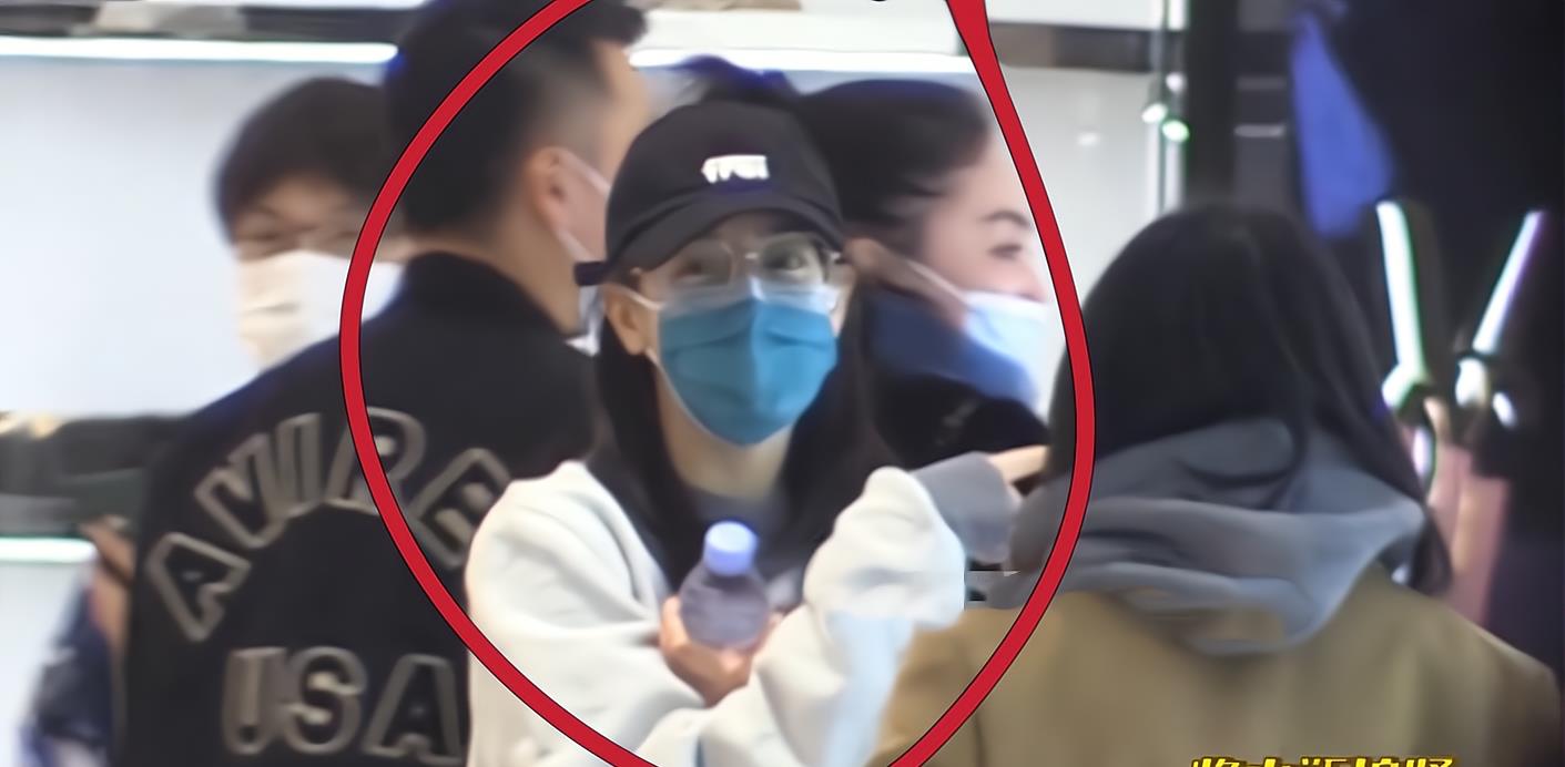 迪丽热巴|热巴年前狂买“奢侈品”！买了一整车才离开，用手抠耳朵不顾形象