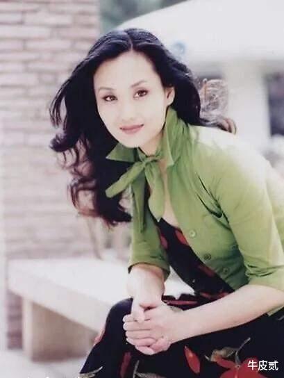 赫本|同样演“贵妇妈妈”，把邬君梅潘虹等女星放在一起，差别出来了