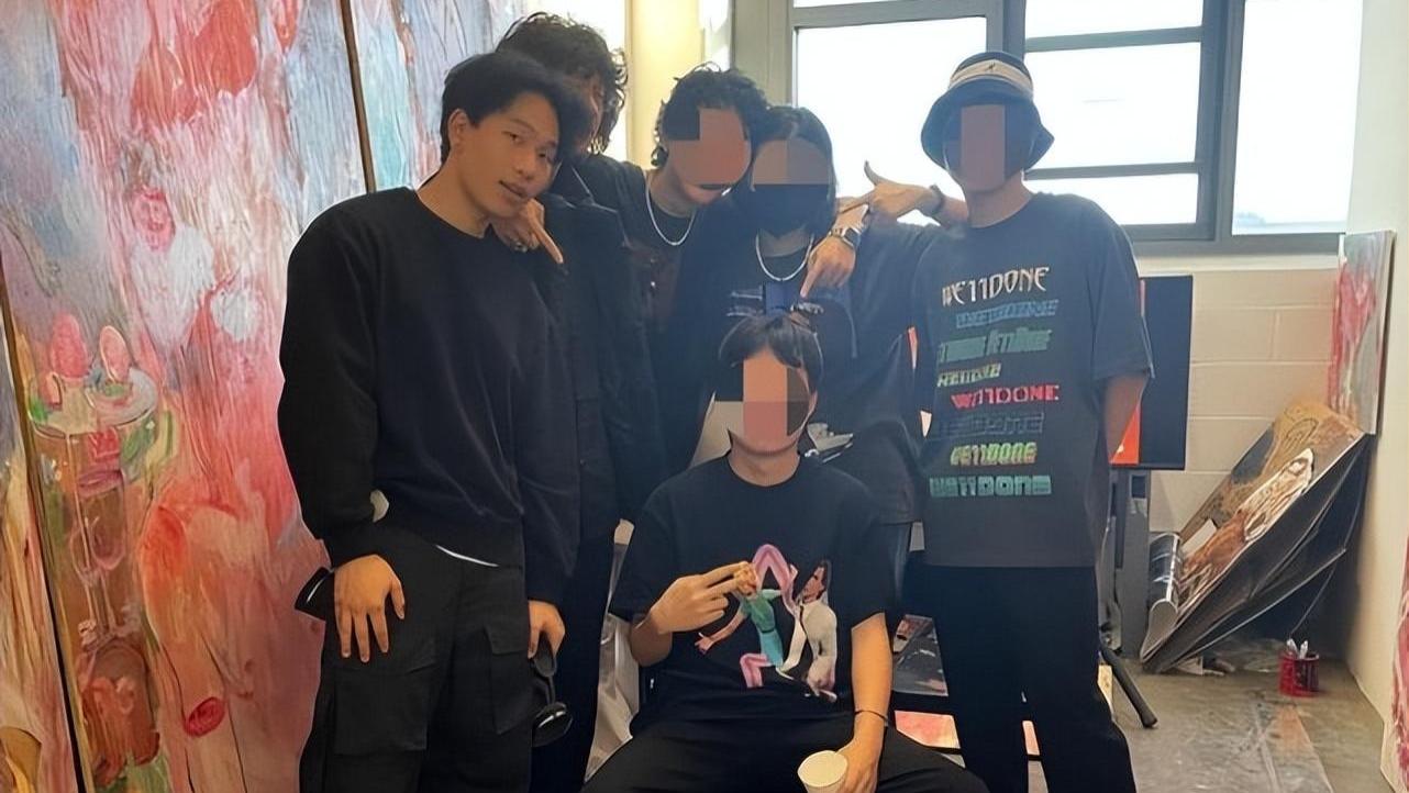 陈坤|陈坤20岁儿子近照曝光！五官立体帅到认不出，和爸爸陈坤越长越像