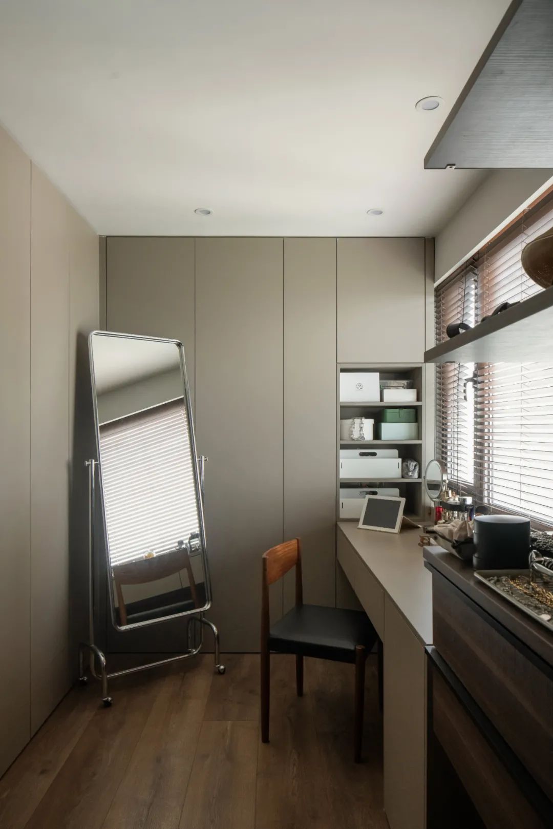 110㎡简约风,雾化壁炉+几何线条,简化空间功能,回归生活本质!