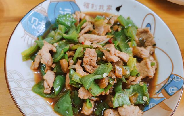 开学第1天,江西65岁奶奶做午餐犒劳孙女,孙女:太寒酸没胃口