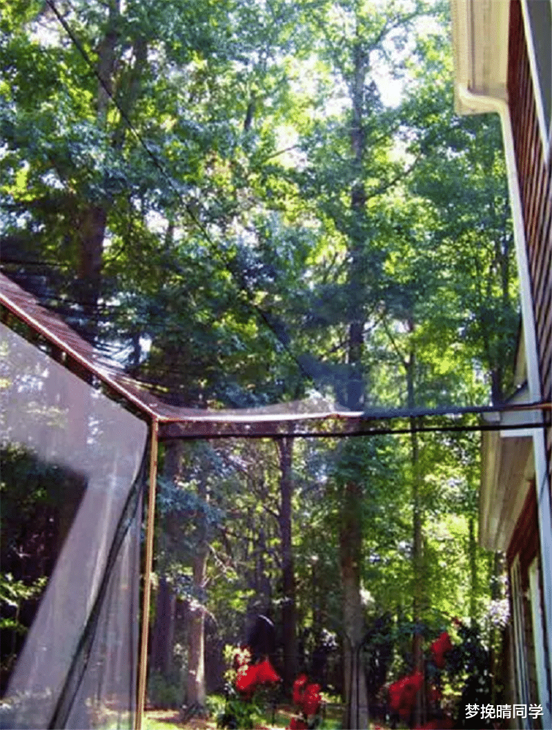国外的阳台从不考虑封起来？夏天只拉薄薄一层防晒网，隔热又通风