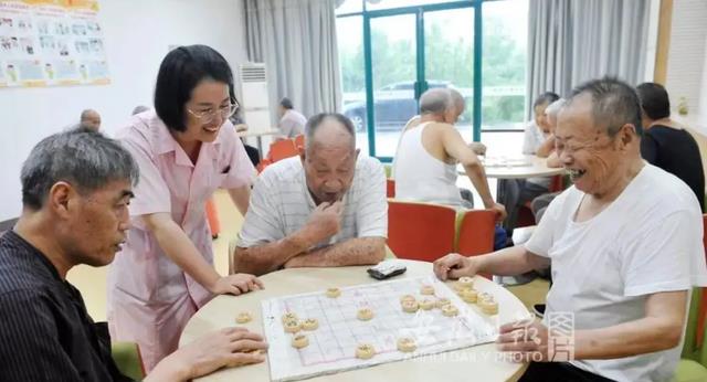 从单位退休或调走后,为何不想回原单位叙叙旧?老同事:感同身受