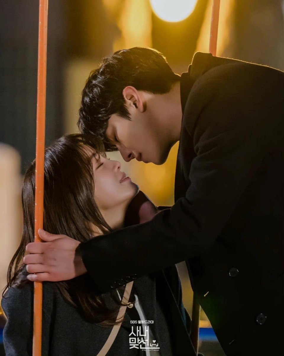 社内相亲|韩剧《社内相亲》最新一集热吻戏掀热议， “爱情鸟”15句土味情话感人