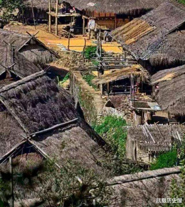 腾冲|腾冲收藏家走进滇缅原始部落,看到部落三件宝物后,瞬间泪流满面