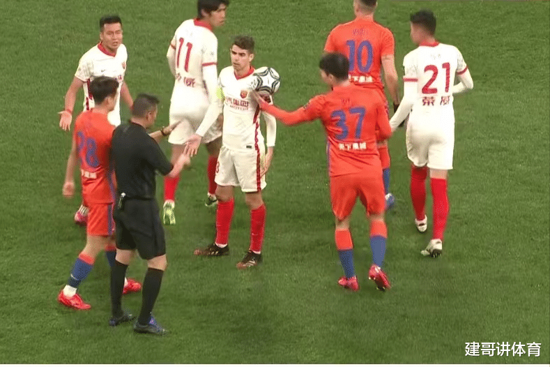尼克·克耶高斯|泰山、海港一家亲！德转：两队住在一起