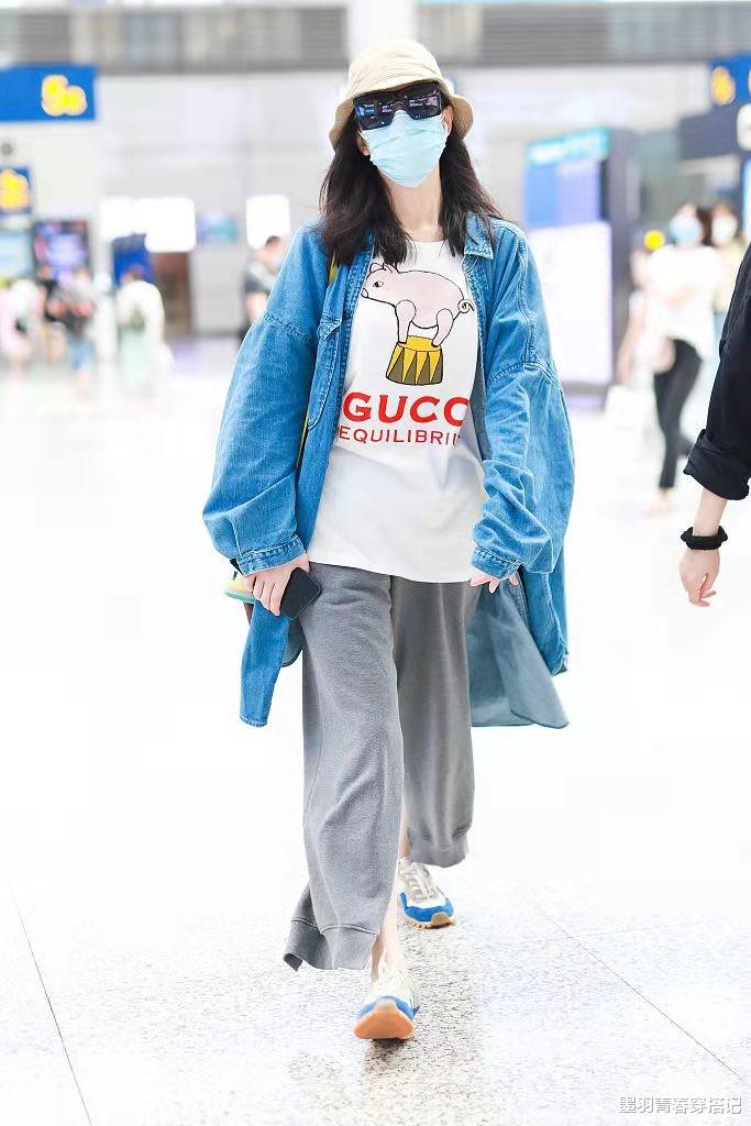 舒淇|气质型美女就是不一样,看倪妮和舒淇的穿搭就明白:越简单越高级