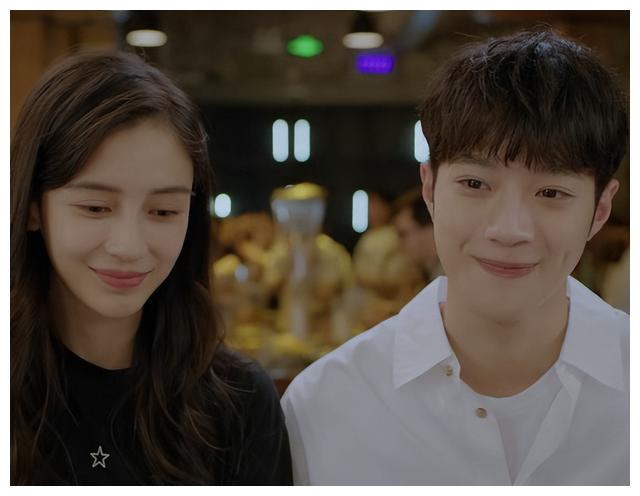 |杨颖主演的翻拍剧热播中,与赖冠霖演绎职场甜剧,竟有满满cp感