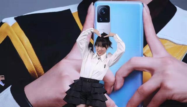 小米科技|重回1999元!曲面屏+3200万前置+台积电6nm,女神节礼物绝佳选择