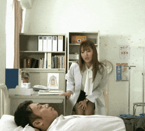 00后|路过程序员办公室,突然看见这画面,忍不住用手机拍了下来,哈哈哈哈~