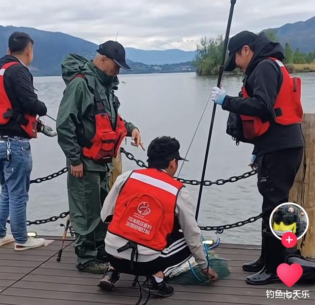 |四川邛海翘嘴泛滥，200张垂钓门票被抢空！钓友：4000一年很值