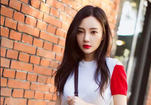 李小璐|曝李小璐和PGOne尚未分手，穿情侣衫、接甜馨放学，出轨也有真爱？