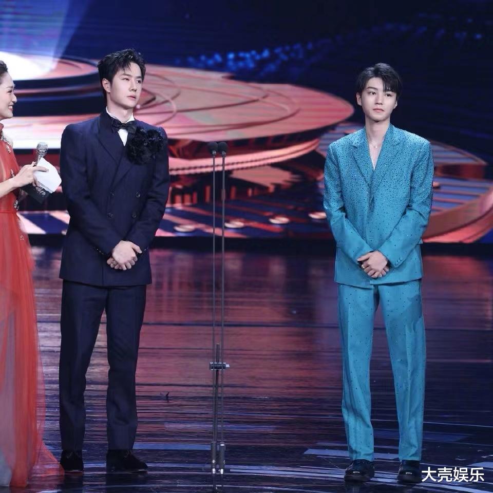 沈腾|众多明星齐聚电影之夜：沈腾和谢霆锋撞衫，姚晨朱一龙模仿表情包