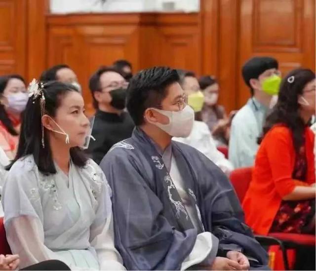 霍启刚|霍启刚实惨，爷爷捐掉千亿家产，母亲拒绝百亿财产，让他自己奋斗