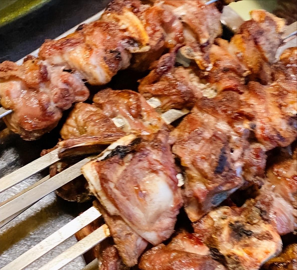 新疆维吾尔自治区|6个重庆人来新疆玩，在景区不听劝点了2个菜花了470，端上来愣了