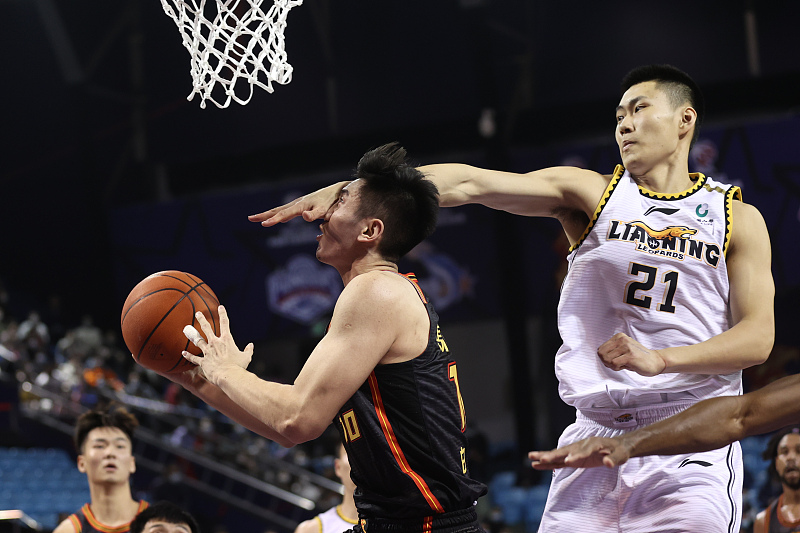 |吴昌泽女友曝光:大长腿吸睛,超高颜值家境富裕,恩爱互动很般配