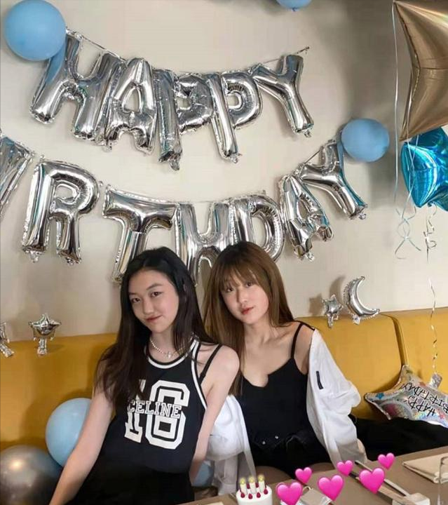 李嫣|李嫣继承王菲洒脱性格!穿背心跟后妈逛街身材不输,同框像姐妹俩