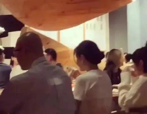 具俊晔|太甜了！具俊晔国外商演很成功，无名指婚戒很抢镜，隔空表白大S