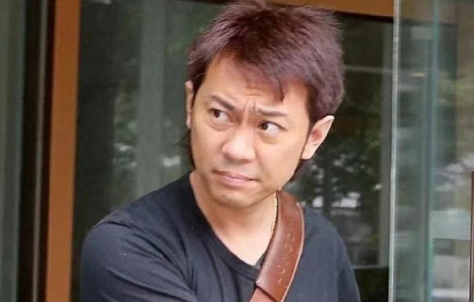 2008年34岁小伙赴新照顾81岁富婆,5年骗光2亿,如今被驱逐出境