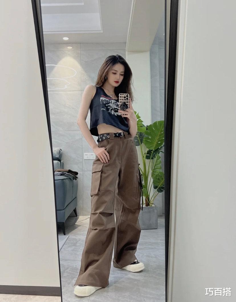 别再说徐璐穿搭全靠造型师了!在家对镜拍就能这么美,信她准没错