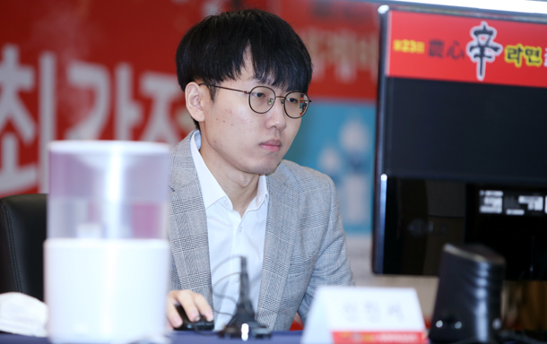 日本队|农心杯申真谞轻取余正麒 柯洁即将登台攻擂