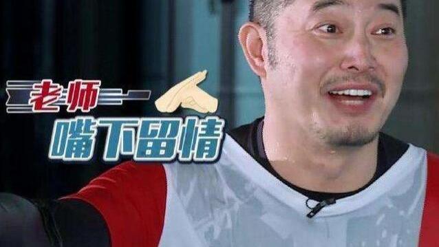 沙溢 沙溢为啥之前秃顶现在不秃了，头发时多时少，他是如何做到的？
