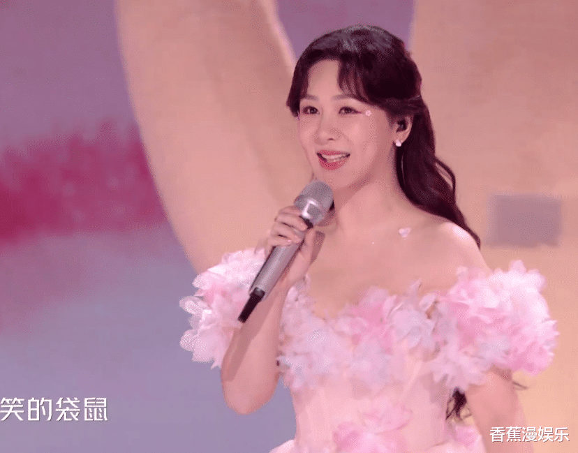 眼影 26位女星跨年争艳大戏:杨幂穿貂,杨紫撩开刘海,一个比一个有招