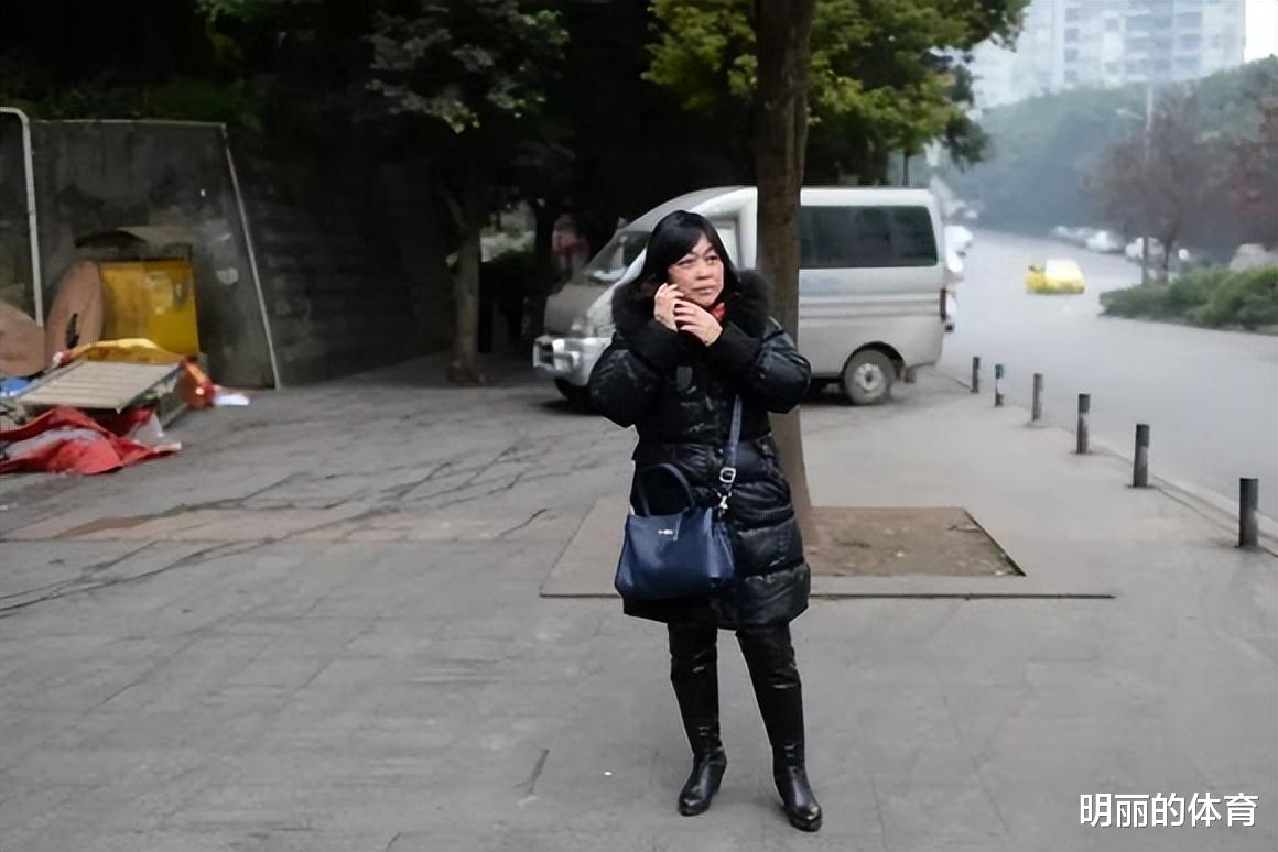 小伙子1岁时被保姆偷走,26年后养母嫌弃主动送还:就当走亲戚了