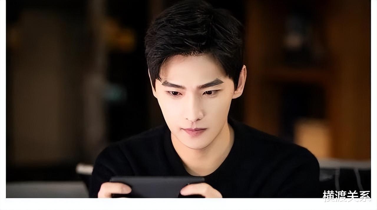 王一博|没气质别演锦衣卫！有人穿上飞鱼服优雅霸气，有人仪态不行像太监